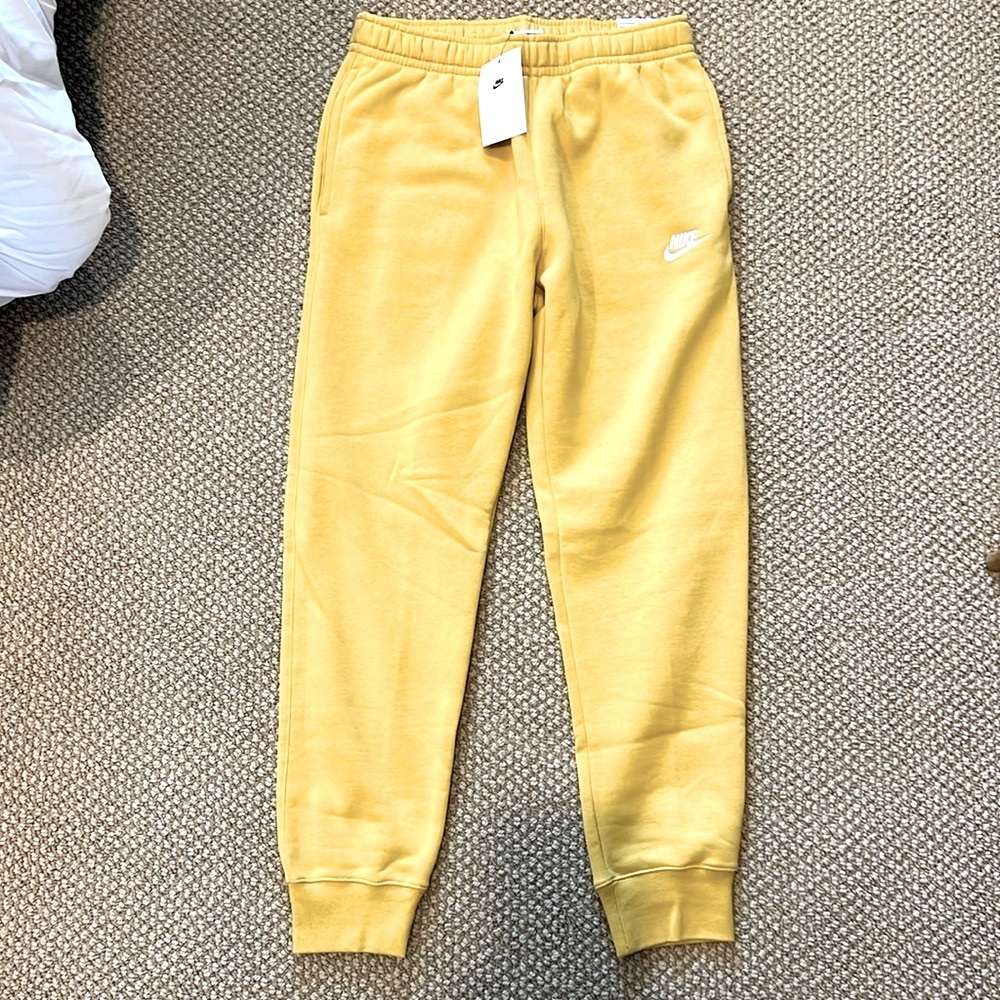 Men’s Nike joggers.